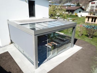 Solarlux Acubis Terrassendach mit Beschattung und Schiebverglasung